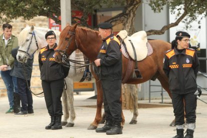 Integrantes de Protección Civil que vienen trabajando desde el Ayuntamiento de Carracedelo. L. DE LA MATA