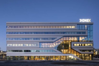 Pie de vista lateral de Matrix one, al atardecer. MVRDV-DARIA SCAGLIOLA