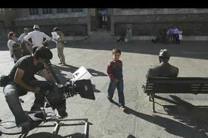 La grabación del promocional ha supuesto todo un despliegue técnico en el centro de la ciudad que no causó indiferencia a nadie.