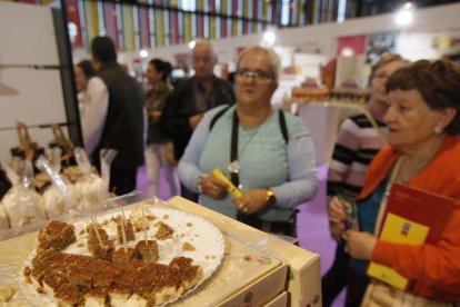 Degustación de tarta de castaña. RAMIRO