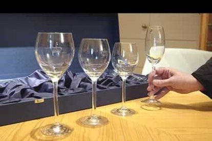 La Junta de Castilla y León ha elegido una cristalería de La Granja para obsequiar a la pareja.