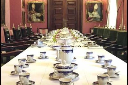 Sevilla ha elegido, por su parte, una vajilla de la Cartuja.