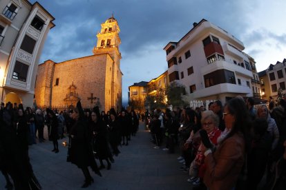 Procesión de La Dolorosa en Ponferrada. L. DE LA MATA