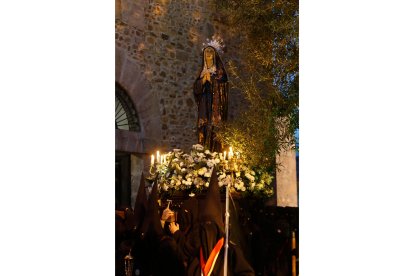 Procesión de La Dolorosa en Ponferrada. L. DE LA MATA