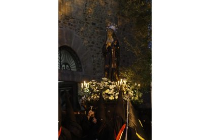Procesión de la Dolorosa en Ponferrada. L. DE LA MATA