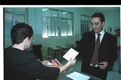 Economista de profesión, el candidato de PB tiene 31 años, está casado y tiene una niña.