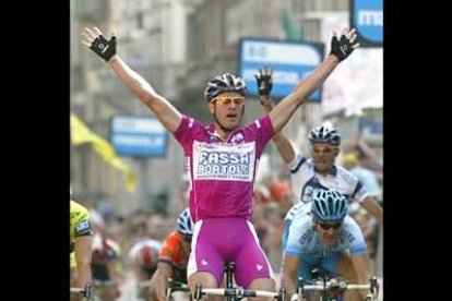 En las etapas rápidas, hay un indiscutible favorito al que no se le encuentran enemigos. El italiano <b>Petacchi</b> no para de asombrar al pelotón ciclista y en el pasado Giro de Italia consiguió nueve victorias de etapa.