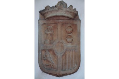 Escudo de los Alba de Aliste retirado de la Torre del Homenaje tras su demolición en 1865. CORTESÍA DE MANUEL OLANO