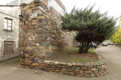Último muro de la Torre del Homenaje, demolida definitivamente en el año 1865. L. DE LA MATA