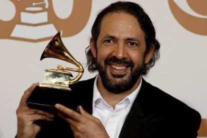 En el apartado de la música latina, Alejandro Sanz obtuvo el Grammy al Mejor Álbum Pop Latino por «El tren de los momentos» y Juan Luis Guerra ganó por «La llave de mi corazón» el Mejor Álbum Latino Tropical.