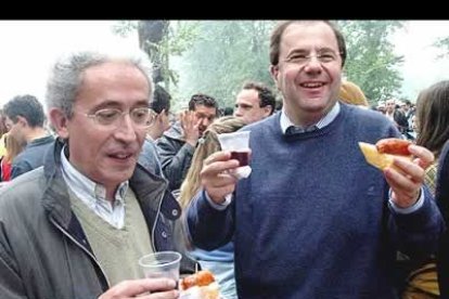 Como un romero más, a Juan Vicente Herrera le gusta participar en las fiestas populares y más si son en su provincia, Burgos, donde se le vió el año pasado en compañía del ahora ex ministro de Trabajo.