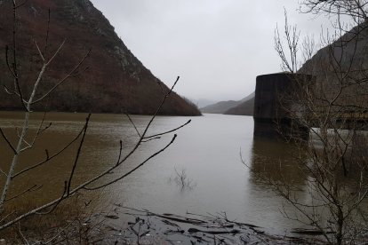 El pantano de Las Rozas, en Villablino. DL