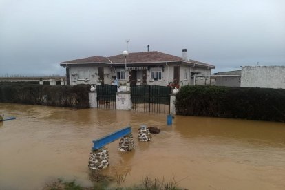 La carretera entre Santa María del Páramo y La Bañeza. DL
