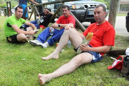 Cuatro miembros de la familia Dacosta realizan la marcha negra. Norberto