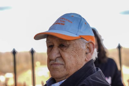 Pedro Delgado da el relevo en el campanario de Villabalter, MIGUEL F. B.