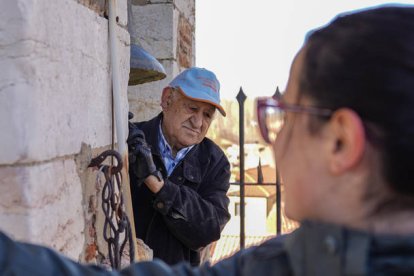 Pedro Delgado da el relevo en el campanario de Villabalter, MIGUEL F. B.