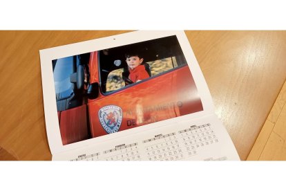 El calendario de Bomberos de León para 2024. J. NOTARIO