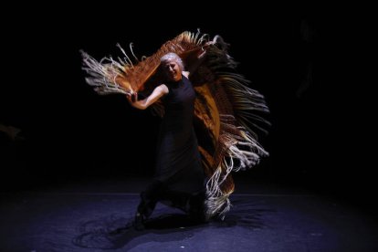 La bailaora María Pagés, distinguida con el Premio Princesa de Asturias de las Artes 2022, durante su actuación de este jueves en Oviedo. EFE / BALLESTEROS