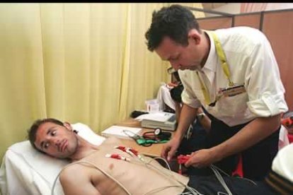 El ciclista del Euskaltel es la gran baza del ciclismo español. Después de la decepción del 2004, deberá demostrar en la montaña que es capaz de poner incluso a Armstrong contra las cuerdas.