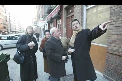 Francisco Fernández ha sido uno de los primeros políticos que se haN lanzado a la calle para explicar personalmente a los leoneses los pormenores de su programa electoral.