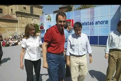 Fernández se ha mostrado siempre muy cercano al secretario general de los socialistas, José Luis Rodríguez Zapatero, en sus contínuas visitas a León.