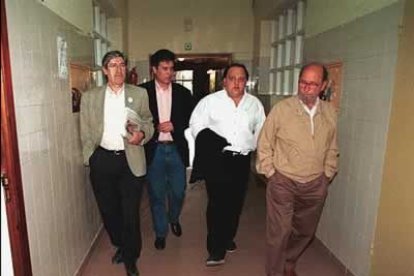 Herreros, Conde y Castellanos, compañeros de IU, apoyaron con su presencia a Miguel Ángel Fernández cuando presentó su candidatura.