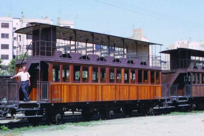 Robert F. Collins en el coche de madera Clhv-3604. Maquetren.