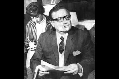 A los tres años de su mandato, el país estaba sumido en la inestabilidad. El ruido de sables aumentaba. Allende planeó un plebiscito sobre su mandato. No pudo celebrarlo.