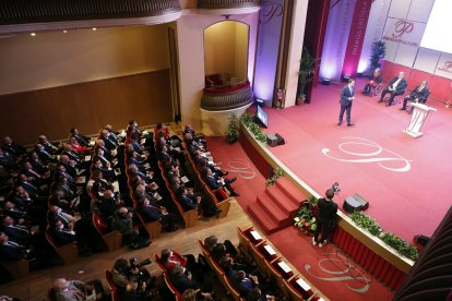 El Teatro de La Bañeza acogió el acto de entrega de los Premios Castilla y León 2022.  FERNANDO OTERO PERANDONES