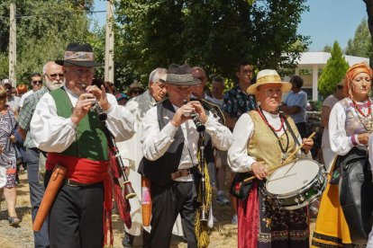 Música y folclore para honrar a la santa. MIGUEL F.B.