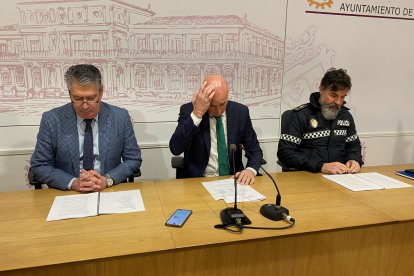 El Ayuntamiento de León ha presentado hoy el plan de nevadas para este invierno. DL