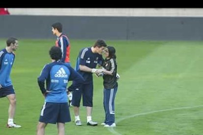 La escena se emitió en los informativos de todas las televisiones nacionales como una de las anécdotas más curiosas de la estancia de la selección en León.
