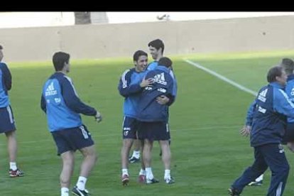 Las risas y las bromas entre los jugadores predominaron en los entrenamientos previos al partido contra Armenia.