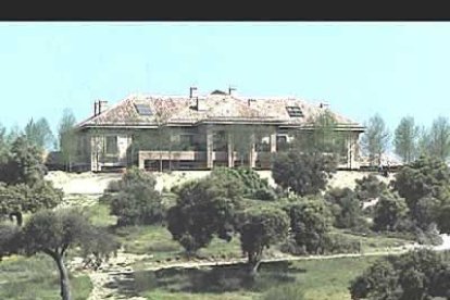 Cuando la casa se presentó en sociedad en el 26 de junio de 2002 fue criticada por los diseñadores porque su estilo no representaba a la arquitectura española.