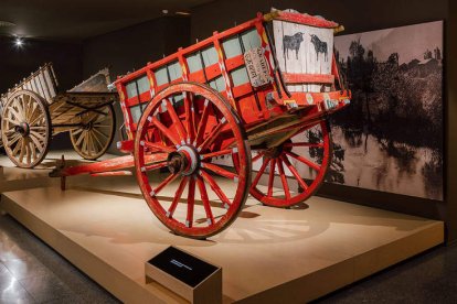 Aunque la colección etnográfica de la Diputación de León cuenta con muchas décadas de historia, no fue hasta 2008 cuando se inauguró este gran equipamiento cultural, turístico e investigador en la histórica villa de Mansilla de las Mulas, hito del Camino de Santiago, en el lugar que antaño ocupaba el Convento de San Agustín.  INSTITUTO LEONÉS DE CULTURA