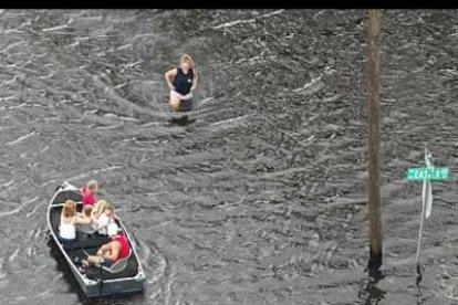 Muchas carreteras de la zona centro de Florida han quedado inundadas.