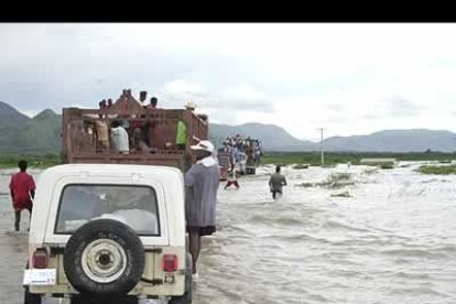 Gérard Latortue, ha dicho: «Todas las casas en Gonaives están afectadas, ninguna tiene agua. La gente no tiene nada que comer».