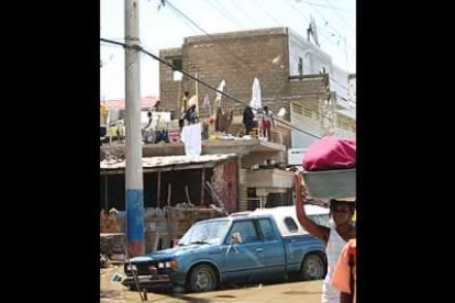 La contundente tormenta ha dejado incomunicado y cubierto de agua al país más pobre de América.