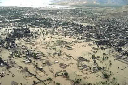 El aspecto de las zonas devastadas en Haití hacen preveer una difícil recuperación y el empeoamiento del ya de por sí país más pobre de América.
