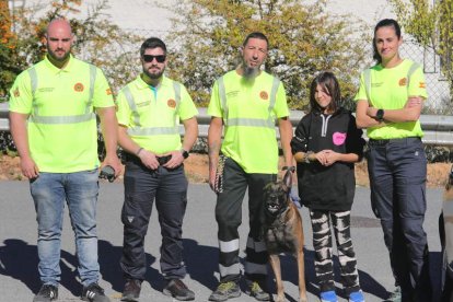 Azken con otros voluntarios de Protemer. L. DE LA MATA