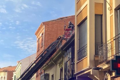 Edificio en el que se ha declarado el incendio.. RAMIRO