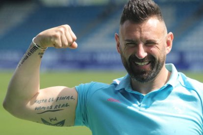 En el brazo derecho, la consigna ‘Hasta el final, Real’. L. DE LA MATA