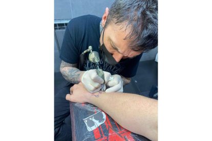 En Metal Tattoo León. DL