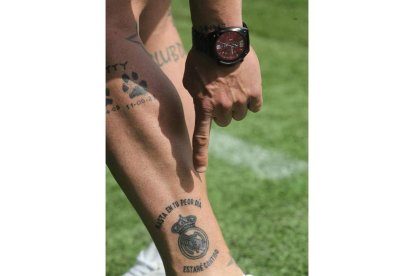 Primer tatuaje, de 1998. L. DE LA MATA
