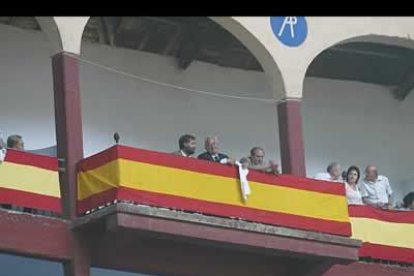 El presidente de la Plaza de Toros, Santiago Guisasola, se llevó una de las broncas más sonoras por negarse a conceder la segunda oreja en la faena al Fandi.