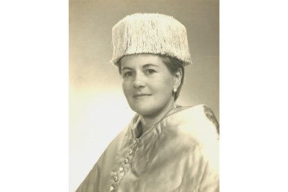 1967. Retrato de Doireann MacDermott con los atributos de Catedrática Universidad de Zaragoza. ARCHIVO DOIREANN MACDERMOTT