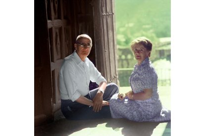 1980 Ramón Carnicer y Doireann MacDermott en Villafranca del Bierzo. RAMÓN CELA