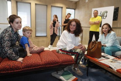 Refugiados ucranianos van a hacer una exposición en el Centro Leonés de Arte. RAMIRO