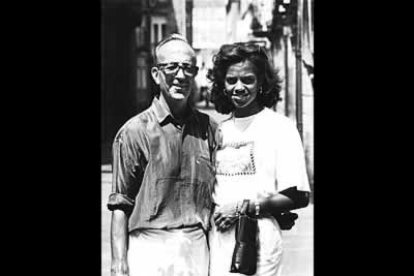 Conocido por sus escarceos amorosos, en el año 2001 se casó por su segunda vez con la estadounidense Ronna Keitse, de 42 años.
