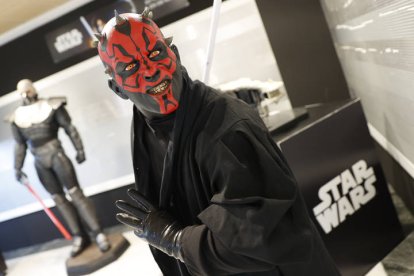 Estatua de Darth Maul (Episodio I, La Amenaza Fantasma), uno de los personajes de la saga. EFE